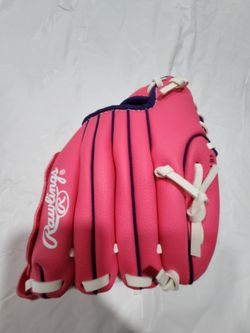 A girl right hand softball glove new