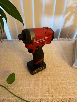 Milwaukee FUEL Cordless Impact Driver with Battery