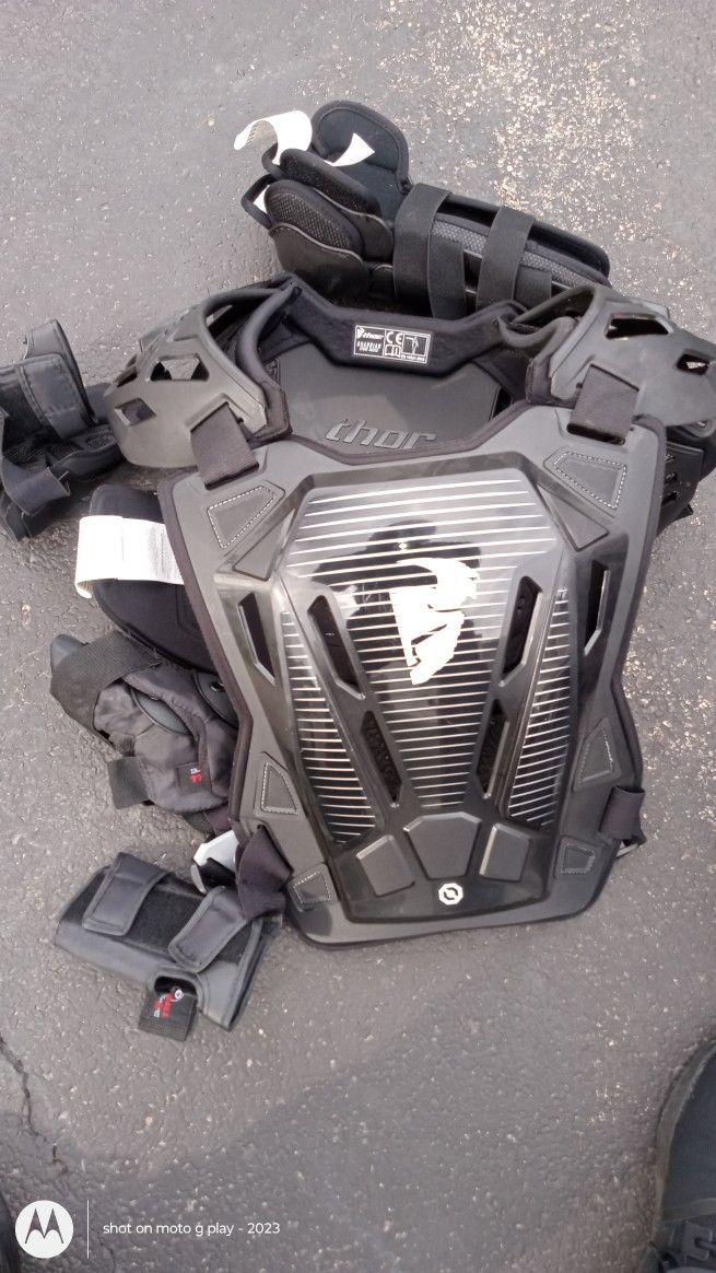 Almost Brand New Gear/Helmet/Gear/Lazer Electric Bike