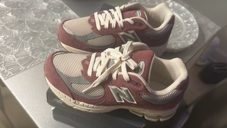 New Balance 2002R Sneakers