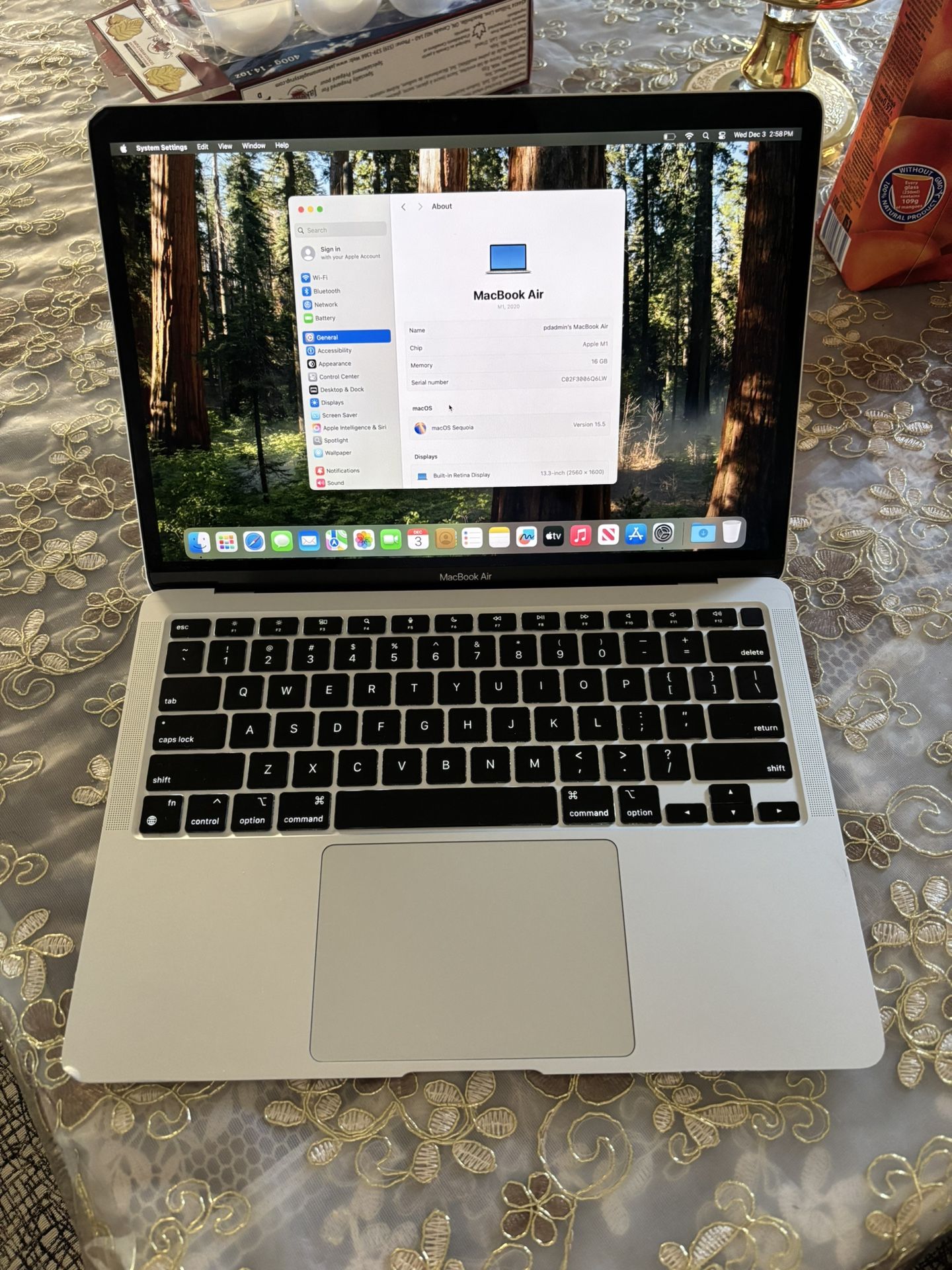 M1 Chip 13" 2020 Macbook Air 16 GB RAM 256 GB SSD 83% Battery Health
