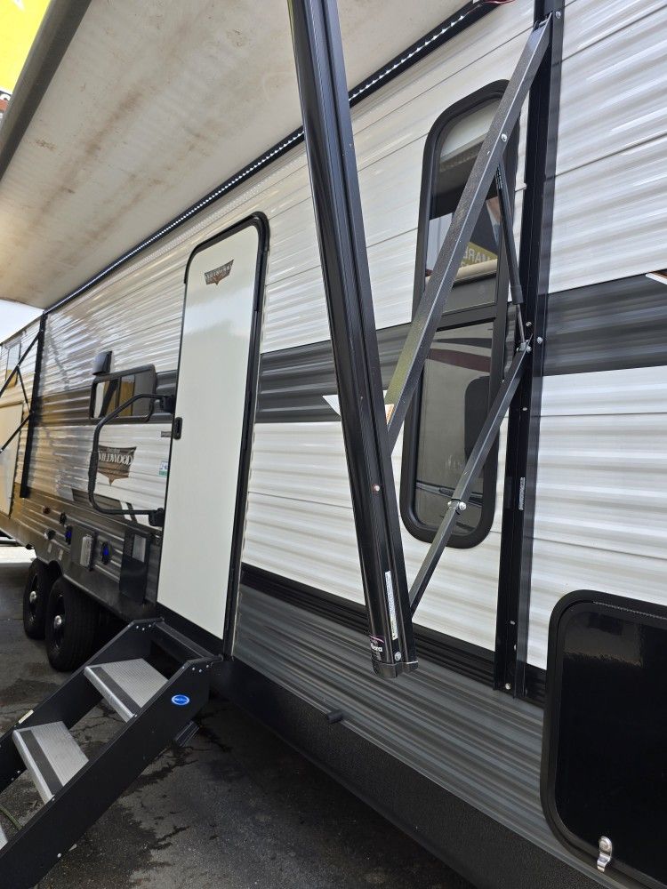 Rv Travel Trailer 2021 30ft $16999