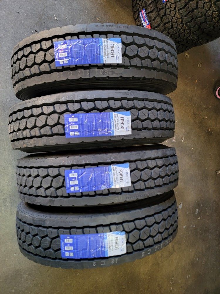 295 75 22.5 TRACTION DRIVE COMMERCIAL TRUCK TIRES