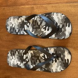 Black And White Boys Flip flops Size 8 1/2
