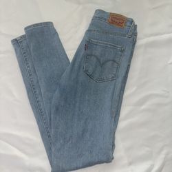 Women/Juniors Levi Jeans