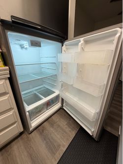 Whirlpool Stainless Steel Refrigerator 18 cu ft