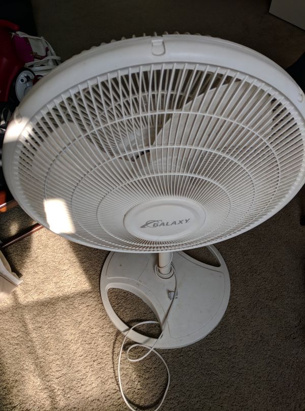 Table Fan Floor Lamp And Vacuum Cleaner For At Throwaway Table Fan Floor Lamp And Vacuum Cleaner For At Throwaway