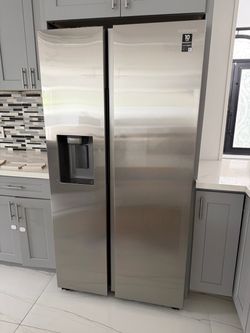 Samsung Counter-Depth Side-by-Side Refrigerator – 22 cu ft – Stainless Steel – $900 OBO