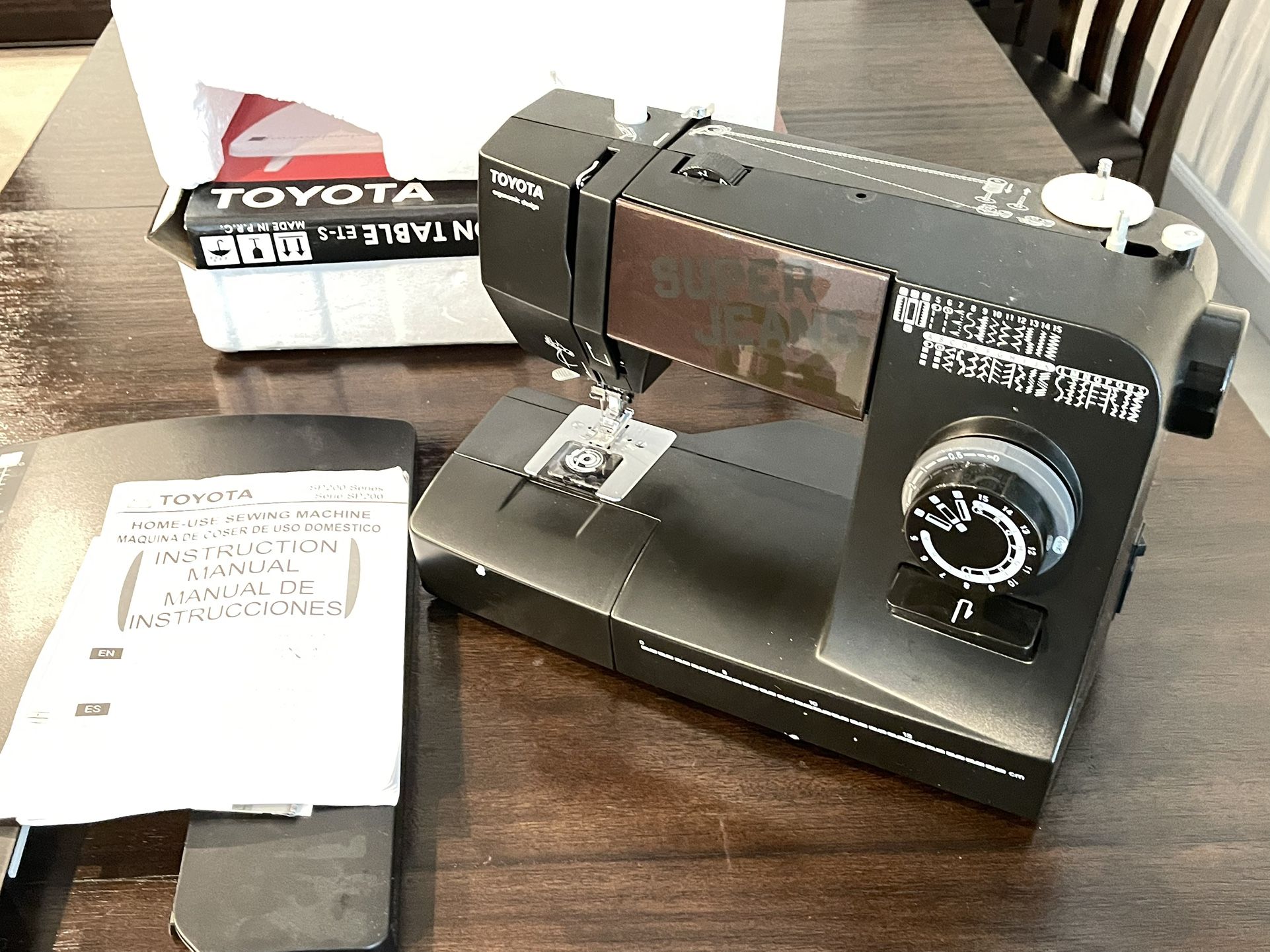 Toyota Super J34 Sewing Machine