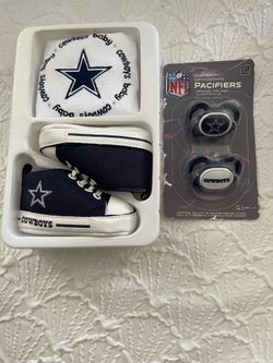 DALLAS COWBOYS Baby Fanatic Star Bib w/ Matching Pre-Walkers & 2 Pacifiers