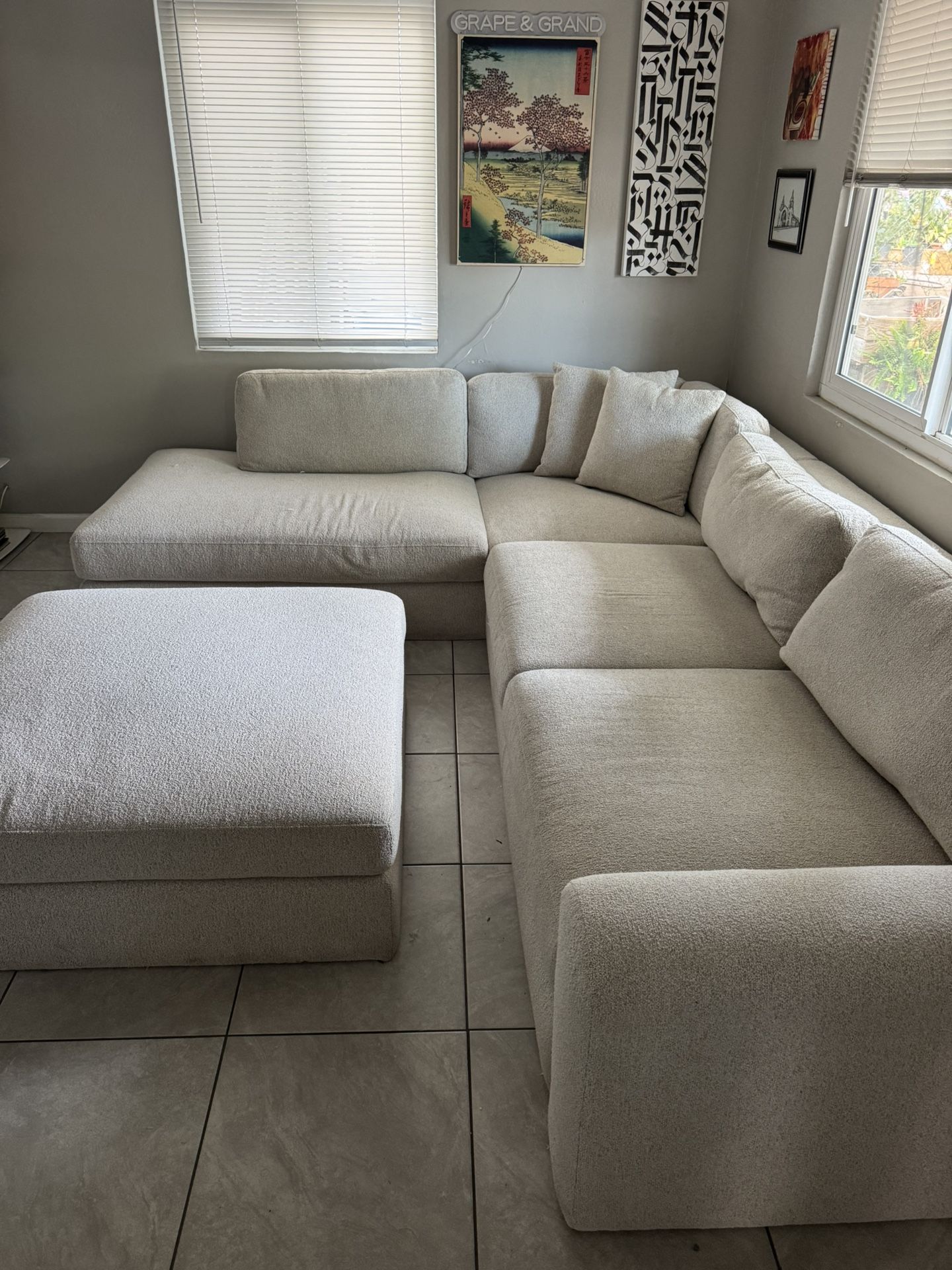 White Fabric Sectional W Ottoman & 2 Pillows