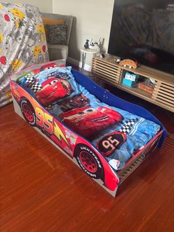 Toddler bed with mattress