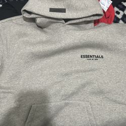 ESSENTIAL HOODIE