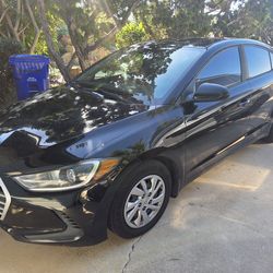 2017 Hyundai Elantra SE , One Owner & Clean Title, New Battery , 35mpg !!