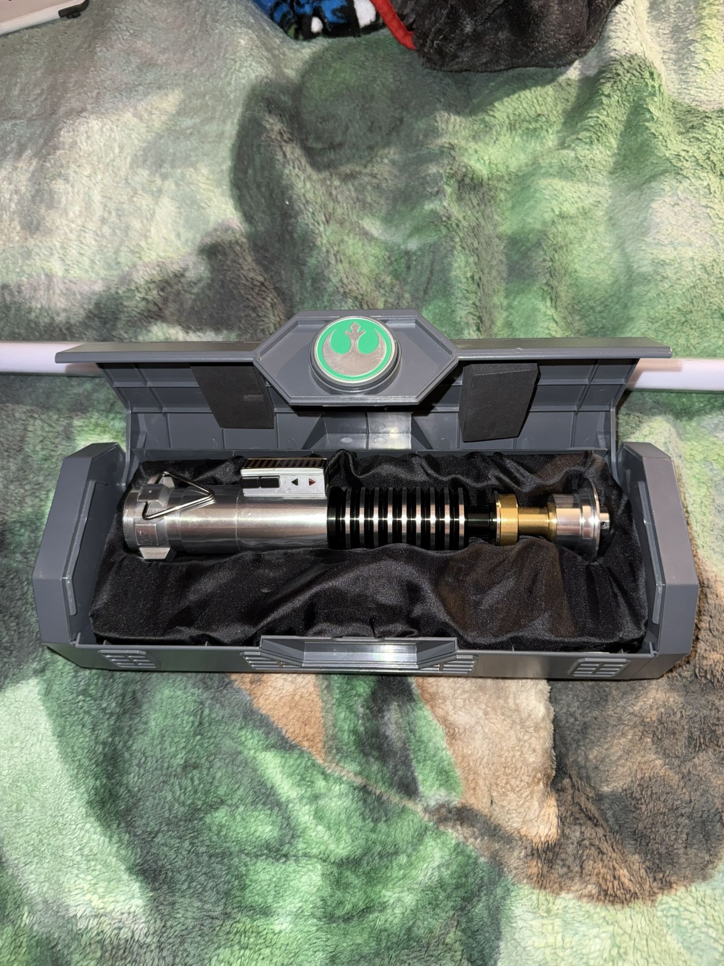 Disneyland Galaxy’s Edge Luke Skywalker Lightsaber 