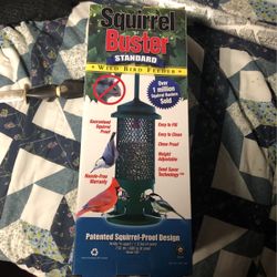 Squirrel Buster standard Wild bird Feeder