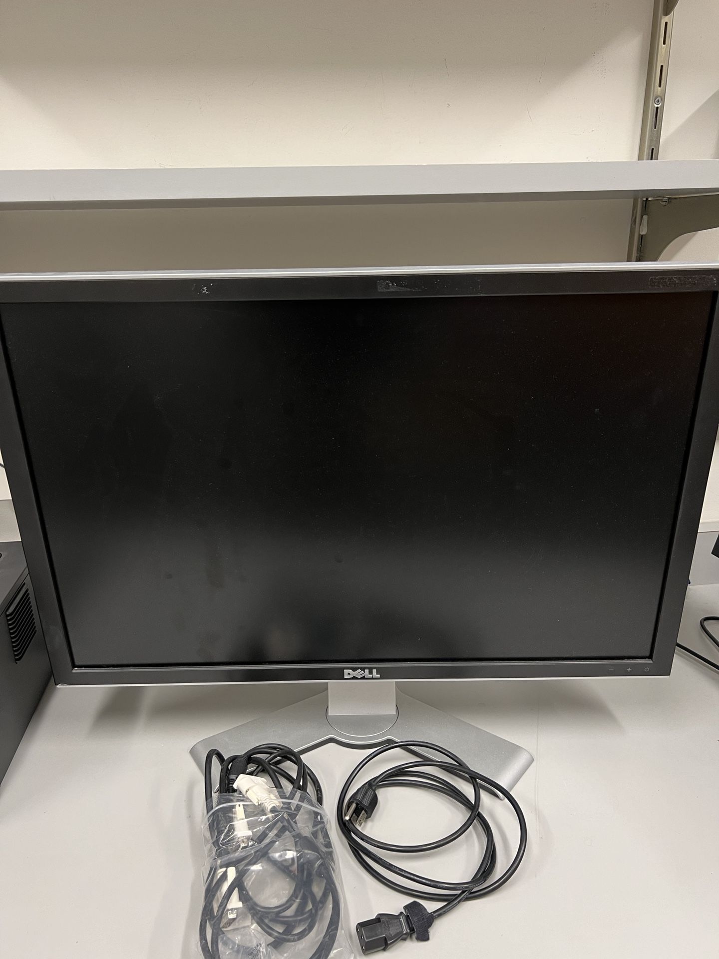 Dell 30" 3007WFPT monitor with dvi-d/power cable