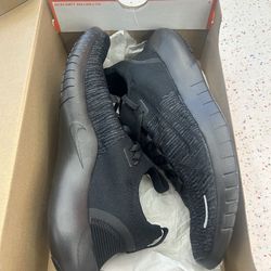 Nike size 9 running shoes boys