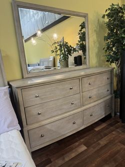 Cove Dresser With Mirror