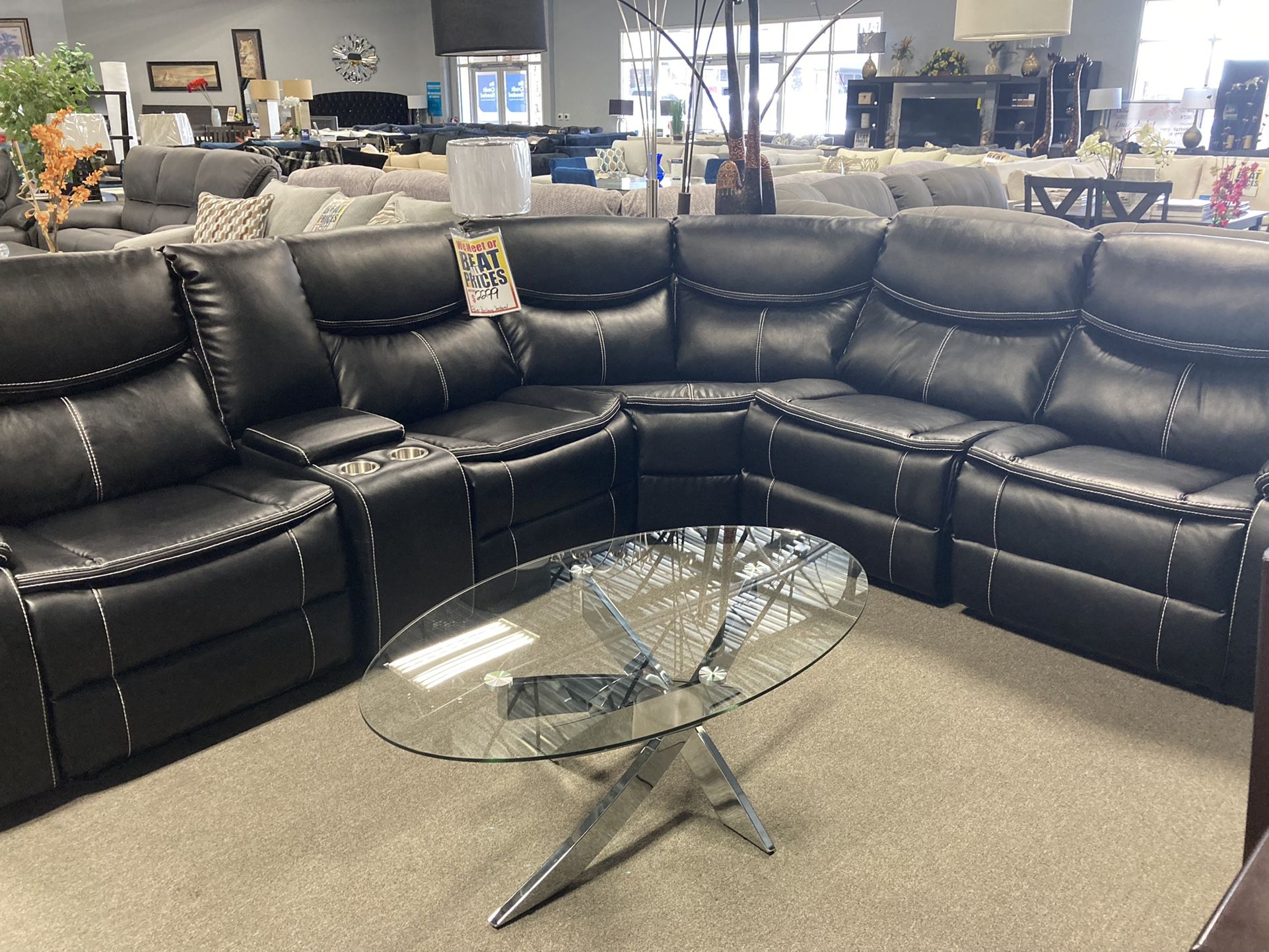 Beautiful Sectional ✨🤍 Easy Financing Available 👍😎 Free Delivery 🚚