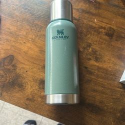 Stanley Classic Legendary Vacuum Sealed Bottle