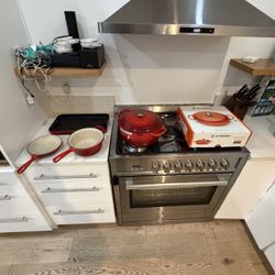 Le Creuset Collection To Be Sold As A Whole Set
