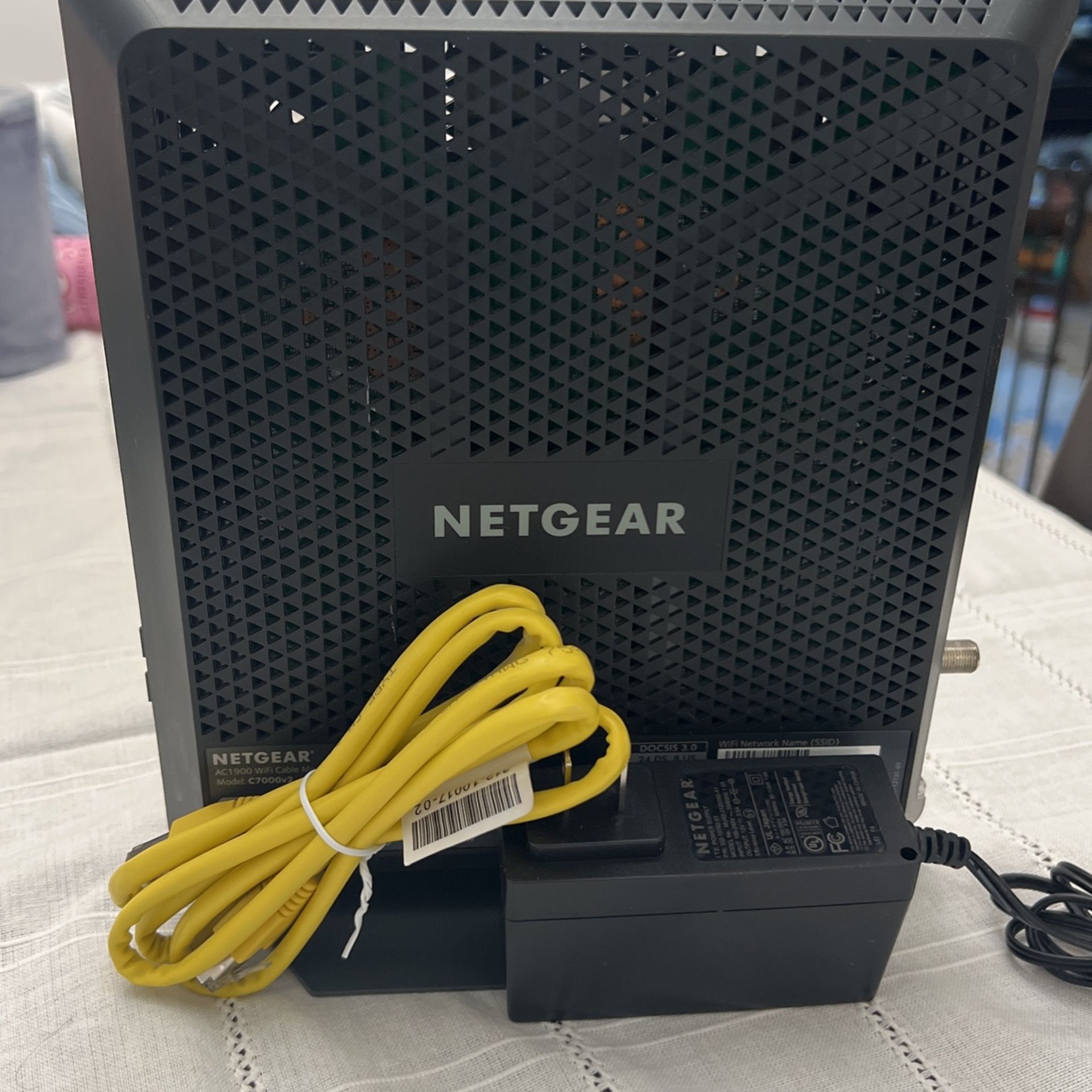 NETGEAR - Nighthawk AC1900 Router with DOCSIS 3.0 Cable Modem - Black