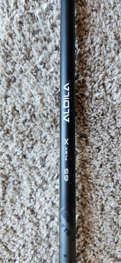 Adila green 65g X-flex driver shaft with taylormade adapter and mid-size golf pride z-grip