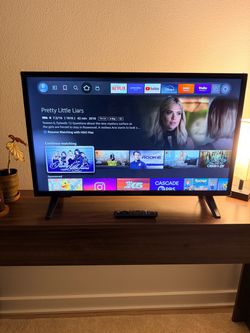 Insignia 32” Smart TV – Excellent Condition + Remote