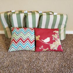 4 Outdoor Seat Cushions With 2 Pillows