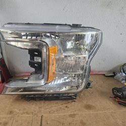 2018 2020 Ford F150 Oem Driver Side Oem Halogen Headlight 
