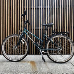 Giant 26” 15” Frame Hybrid Road Bike + 21 Speed + Brand New pedals + Twist Shifters + Rear Rack  + Shimano Equipped + Ready To Ride