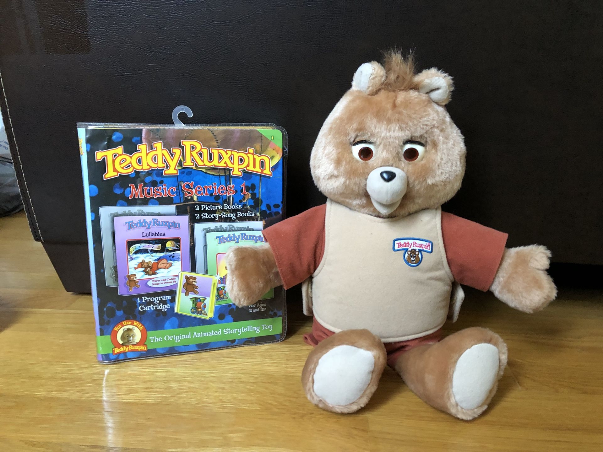 2006 Teddy Ruxpin BackPack Toys Talking Bear & Music Series 1 Cartridge & Books! The books where never touched! Bought it just to confirm Teddy Ruxpi