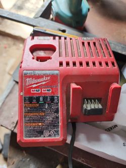 Milwaukee M12/M18 Battery Charger