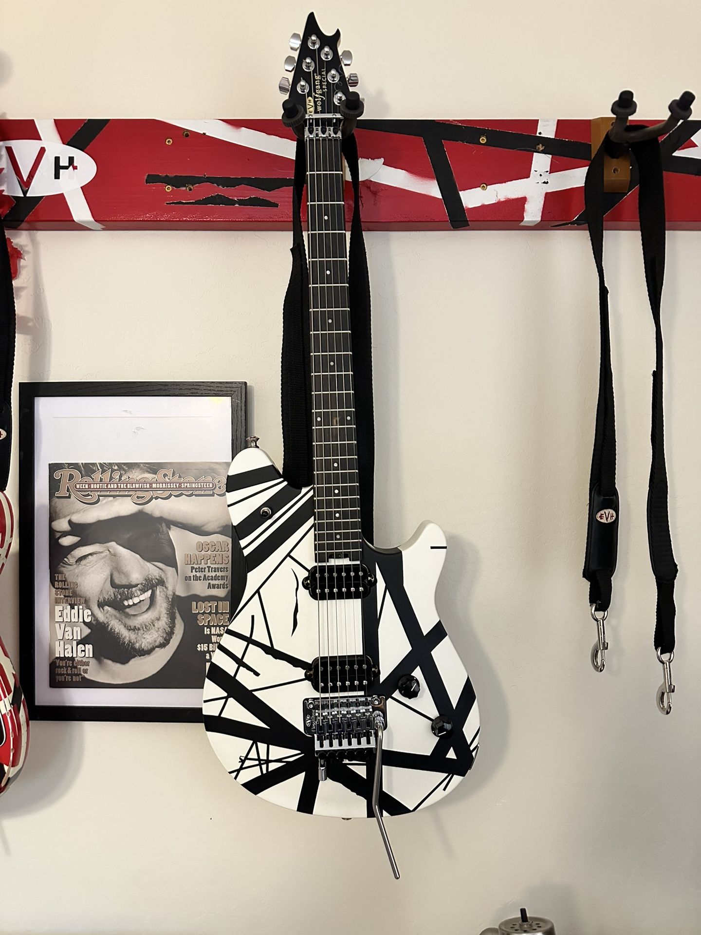 EVH Wolfgang Special Satin White/Black Stripes