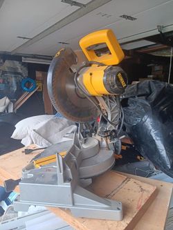 Dewalt miter saŵ