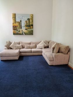 Sectional couch large comfy