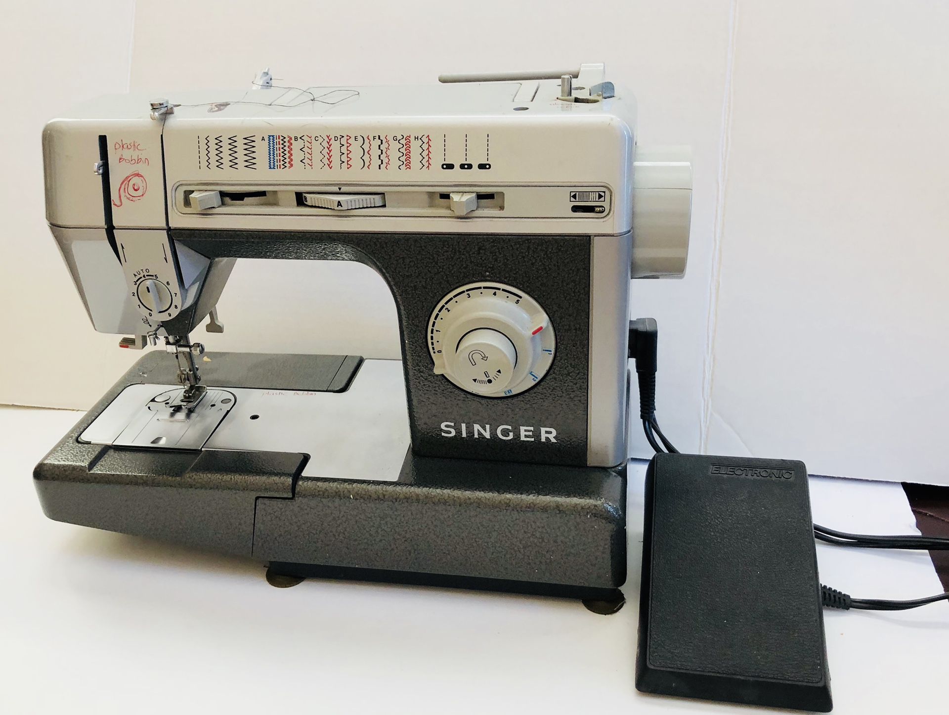 Singer sewing machine CG -590 C