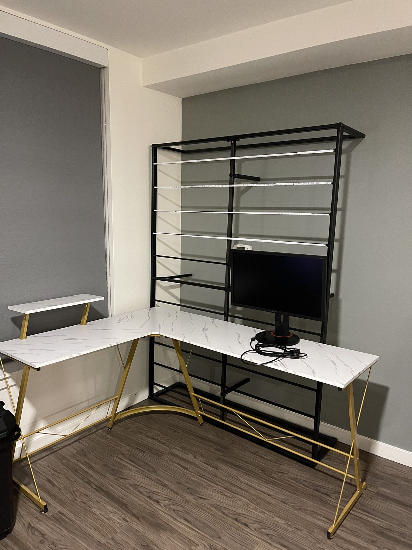 Computer Monitor Bed Desk / Gaming Monitor / Bed frame for Sale in Seattle, WA - OfferUp