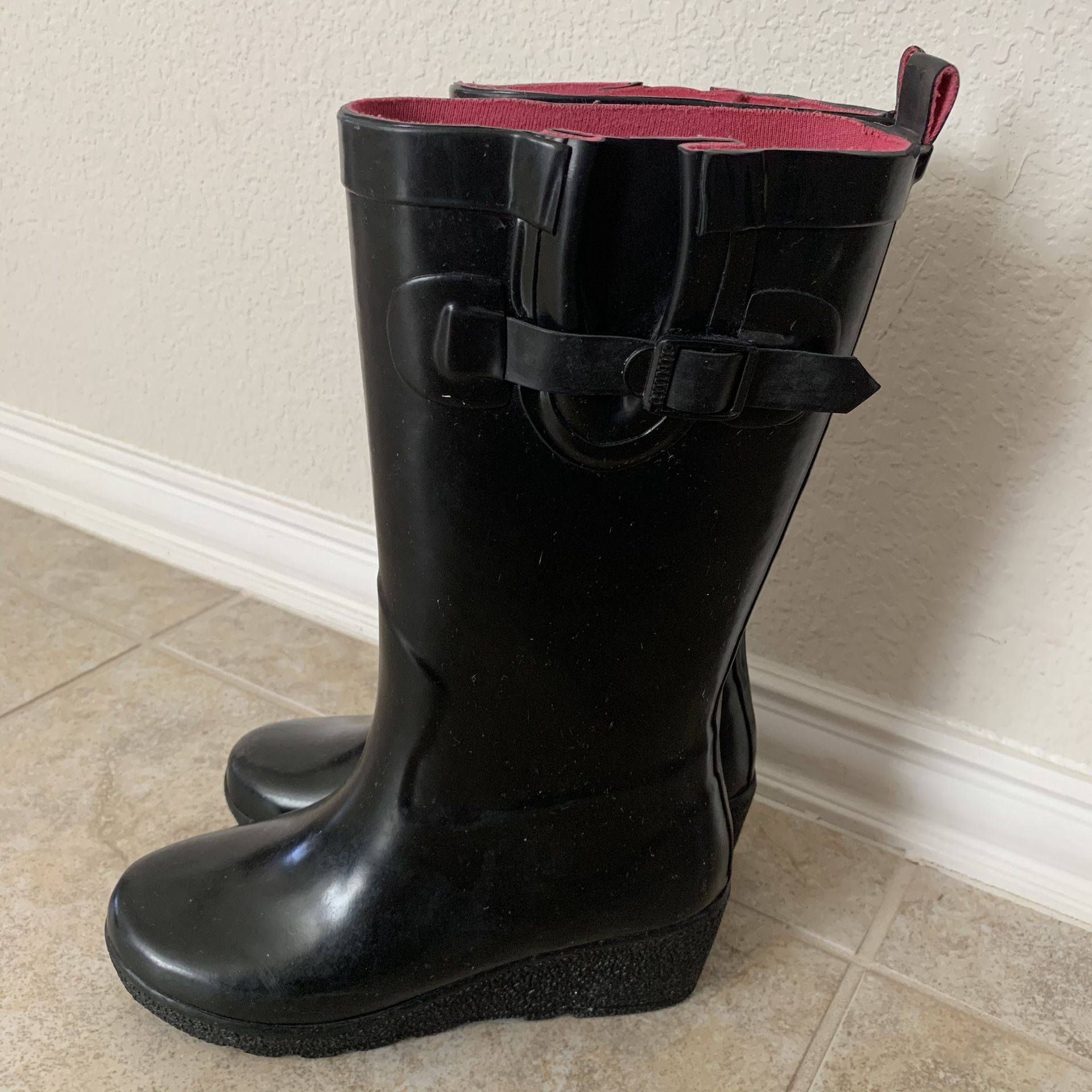 Women’s Rain Boots Size 7 Wedge Heels Black by Capelli