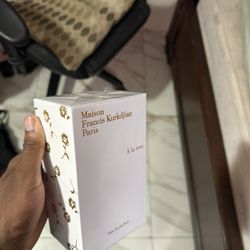 a la rose parfum receipt included 