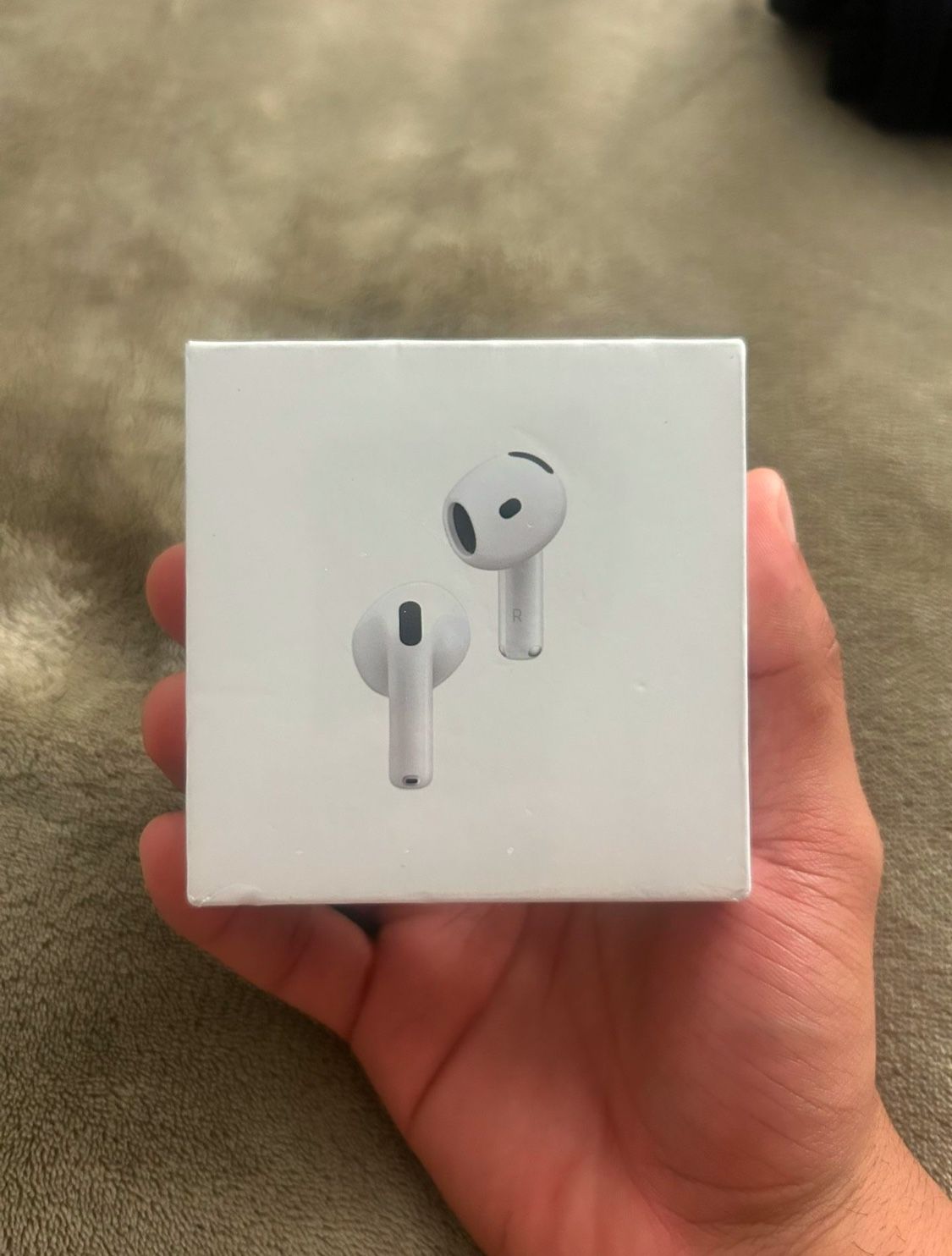 AirPods 4