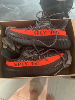 Yeezy 350 men’s size 6.5 women’s 7