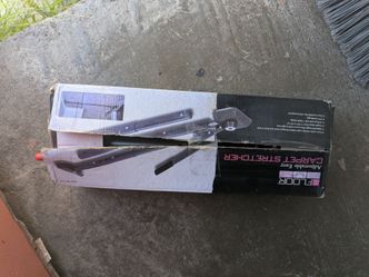 Carpet stretcher
