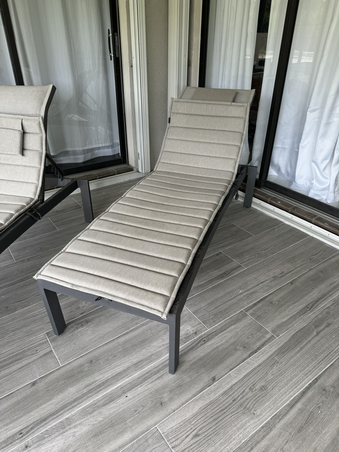 Castelle Orion Sling Dining Cast Aluminum Adjustable Chaise Lounges Excellent Condition Originally $3200. Asking $1150