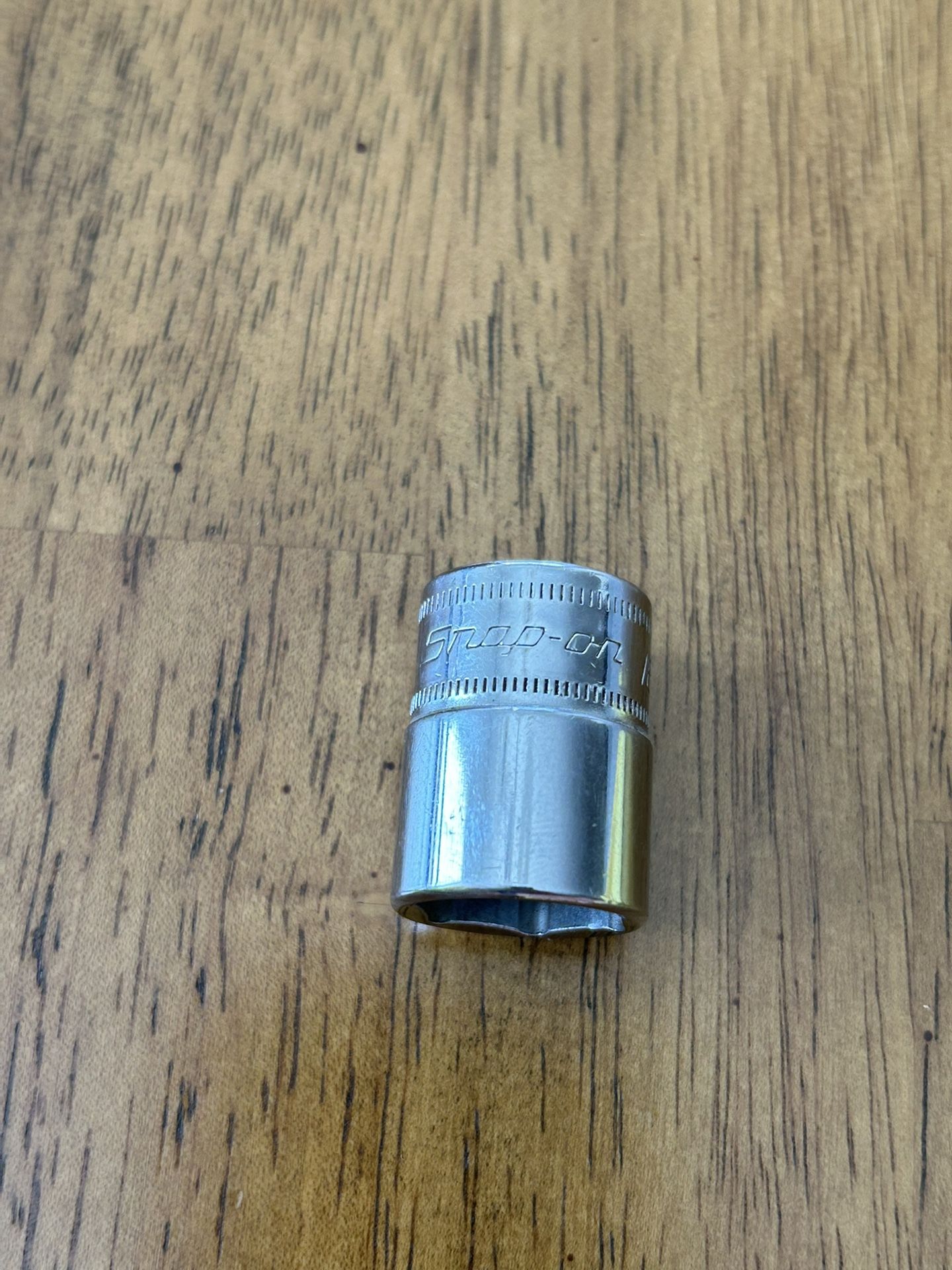 Tools-Snap on six point chrome socket 16 mm