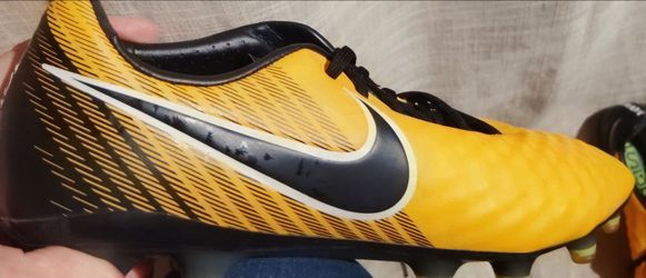 NIKE MAGISTA SOCCER CLEATS US BOYS SIZE 8