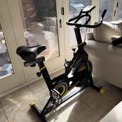 Stationary indoor cycling bike