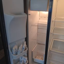 FRIGIDAIRE 2 DOOR BLACK REFRIGERATOR 