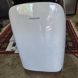 Honeywell 9000 BTU Portable Air Conditioner 